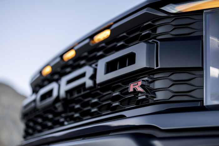 2023-F-150-Raptor-R_exterior_019e46fee191f80907.jpg