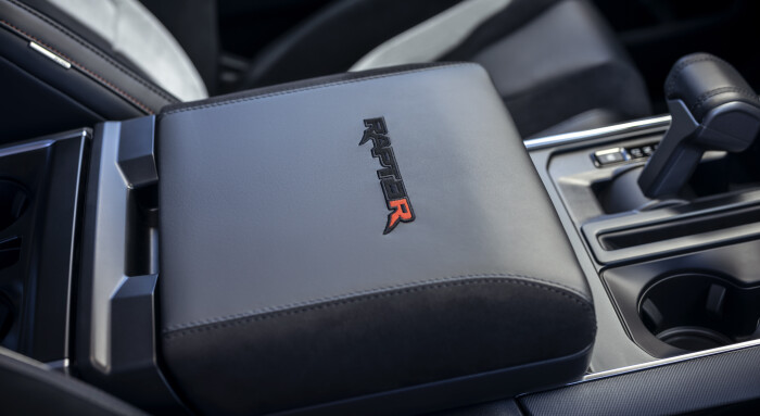 2023-F-150-Raptor-R_interior_06bc07853be8ded7a5.jpg