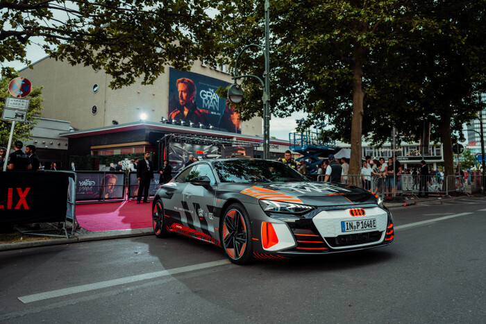 AudiTeamsupwithNetflixonTheGrayManastheOfficialAutomotiveBrandfeaturedintheFilm9256257ed73502bf.jpg