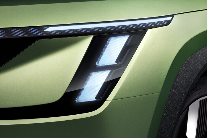 VISION7S_headlight8870cd4e9f075282.jpg