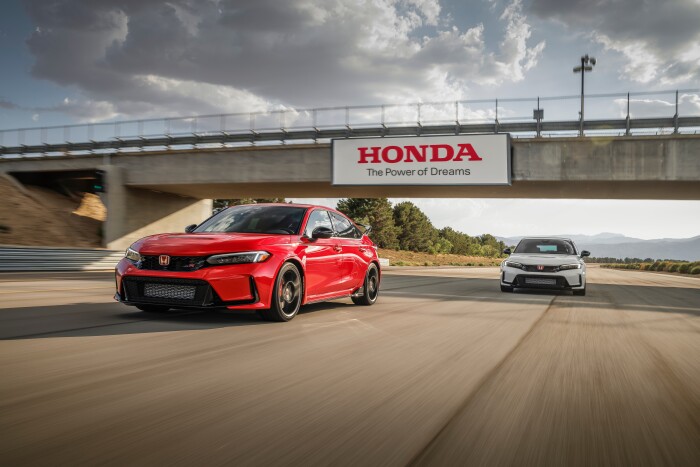 2023_Civic_TypeR_00073273cc59e12c1c47.jpg