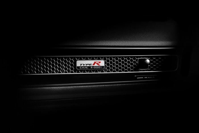 2023_Civic_TypeR_0025_03db9ada3b00064af8.jpg