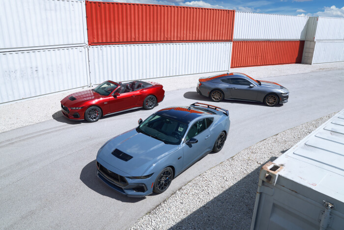 2024-Mustang-Family-026eb595388aeadd7c.jpg