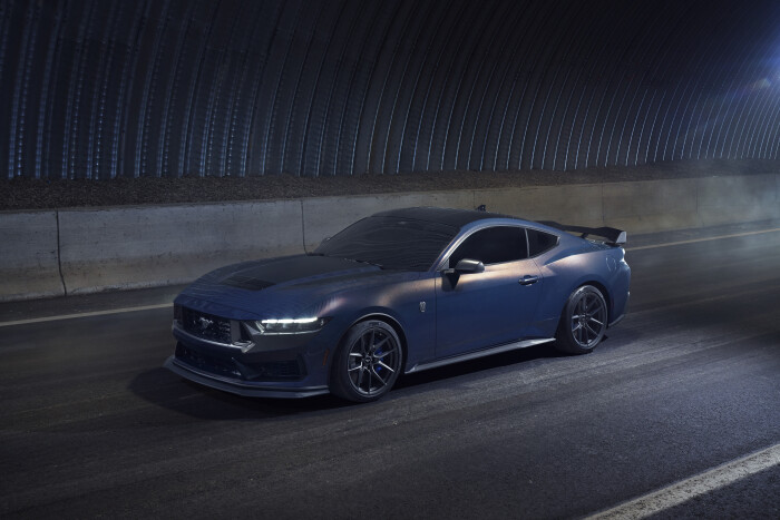 Mustang-Dark-Horse-05f8d9e2ce2213f9ed.jpg