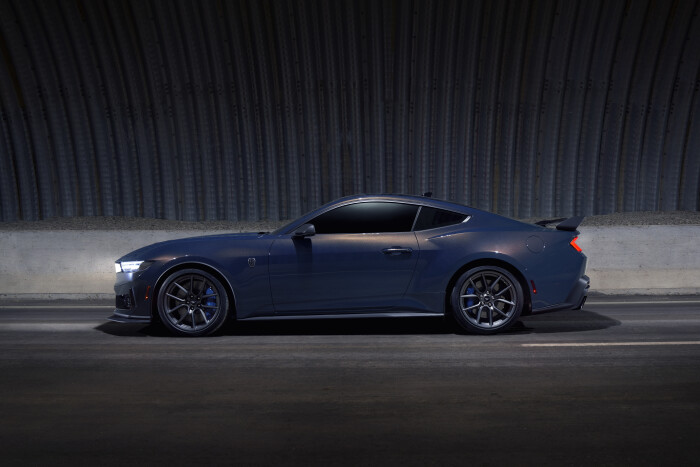 Mustang-Dark-Horse-10ed02cf380eebbbe7.jpg