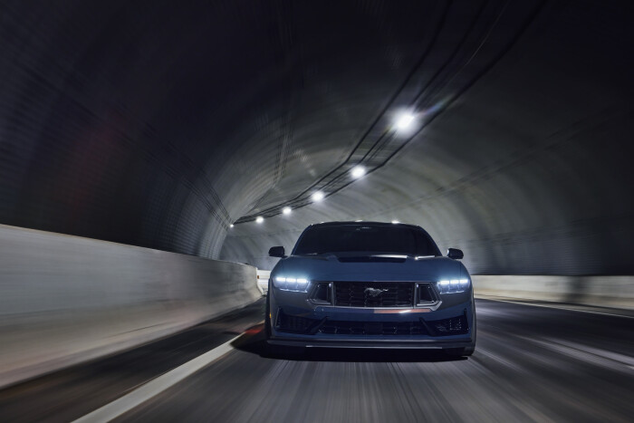 Mustang-Dark-Horse-14ba0f926eadf91c62.jpg