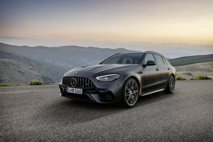 [Mercedes-AMG C 63 S E PERFORMANCE Limousine und T-Modell | Kraftstoffverbrauch kombiniert: 6,9 l/10