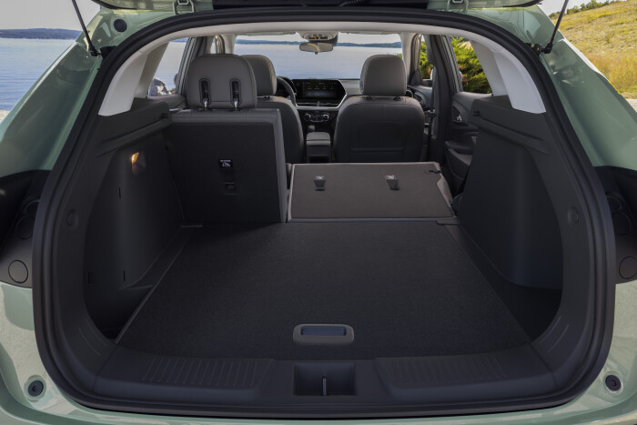 2024-chevrolet-trax-activ-0165a800ab7f0656cab.jpg
