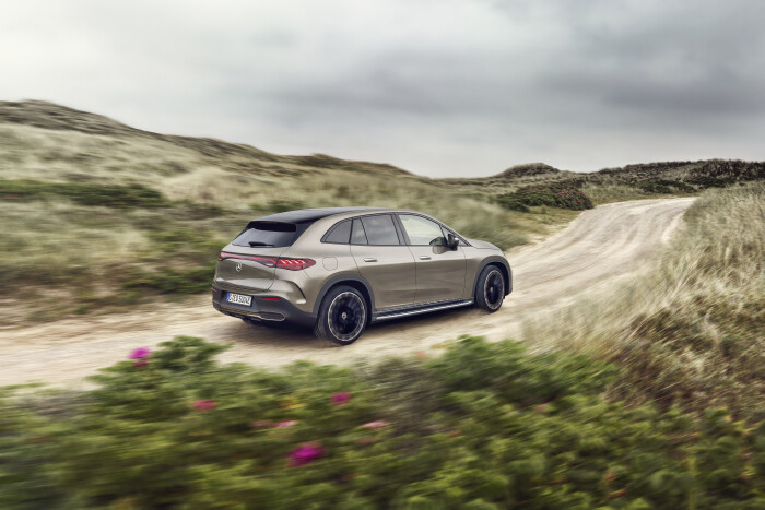 Mercedes-EQ. EQE SUV. AMG Line Exterior, Night Package, Velvet brown metallic, 22" AMG multi-spoke l