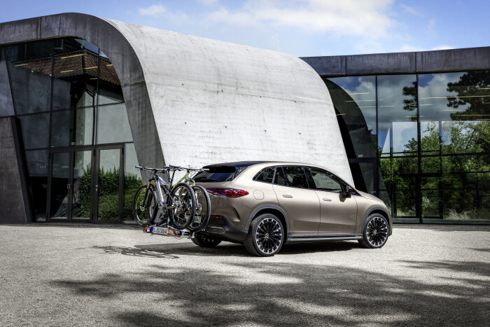 Mercedes-EQ. EQE SUV. AMG Line Exterior, Night Package, Velvet brown metallic, 22" AMG multi-spoke l