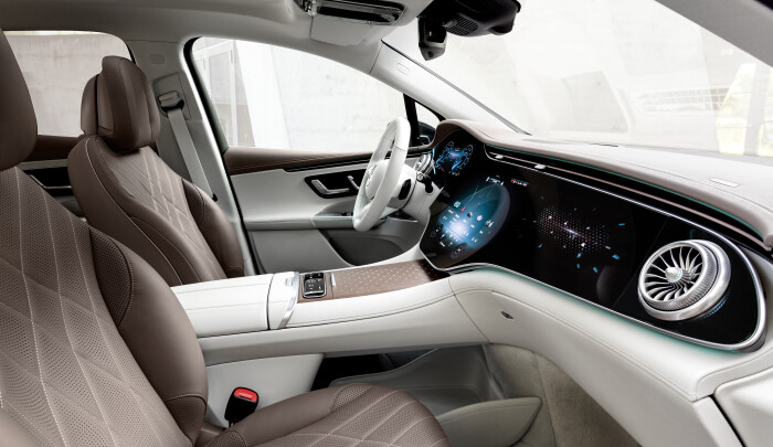Mercedes-EQ. EQE SUV. AMG Line Exterior, Night Package, Velvet brown metallic, 22" AMG multi-spoke l