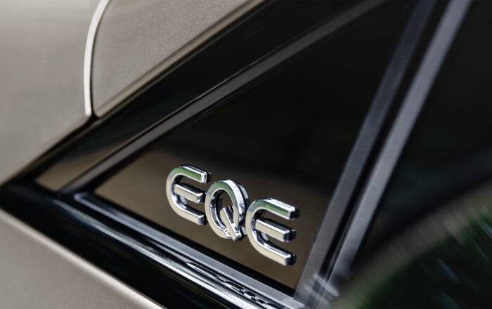 Mercedes-EQ. EQE SUV. AMG Line Exterior, Night Package, Velvet brown metallic, 22" AMG multi-spoke l