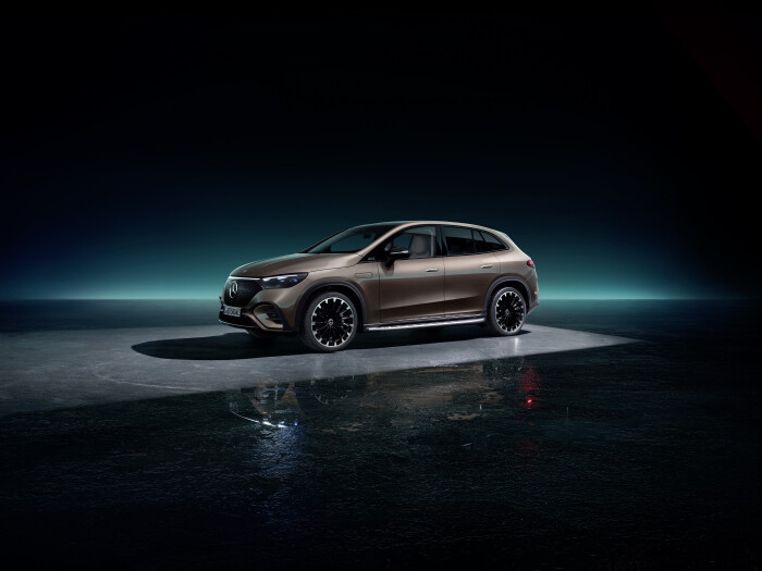 Mercedes-EQ. EQE SUV. AMG Line Exterior, Night Package, Velvet brown metallic, 22" AMG multi-spoke l
