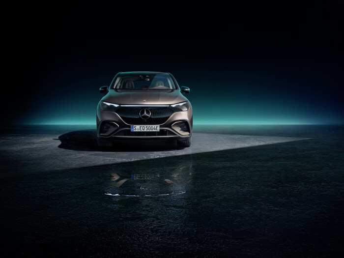 Mercedes-EQ. EQE SUV. AMG Line Exterior, Night Package, Velvet brown metallic, 22" AMG multi-spoke l