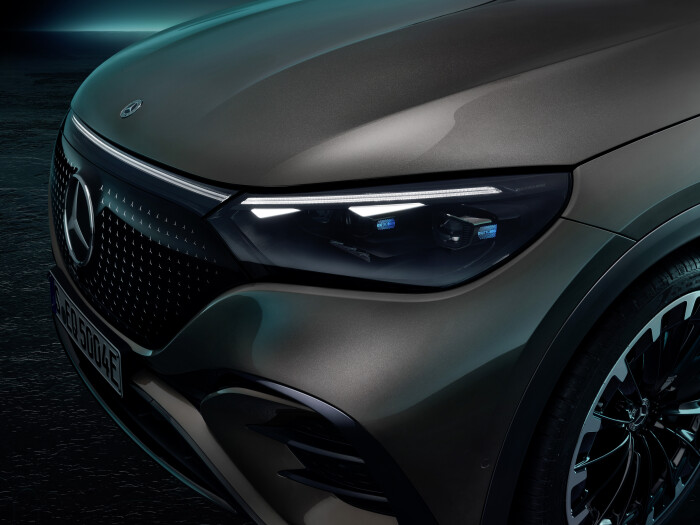 Mercedes-EQ. EQE SUV. AMG Line Exterior, Night Package, Velvet brown metallic, 22" AMG multi-spoke l