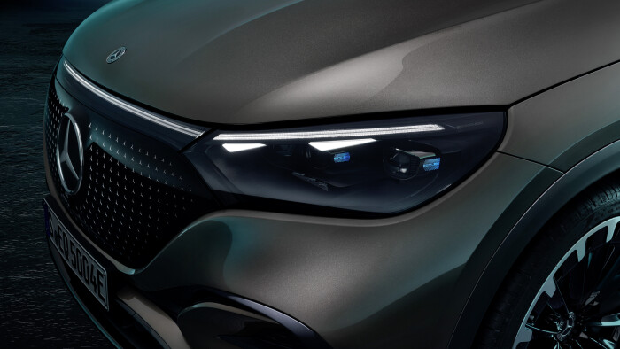 Mercedes-EQ. EQE SUV. AMG Line Exterior, Night Package, Velvet brown metallic, 22" AMG multi-spoke l