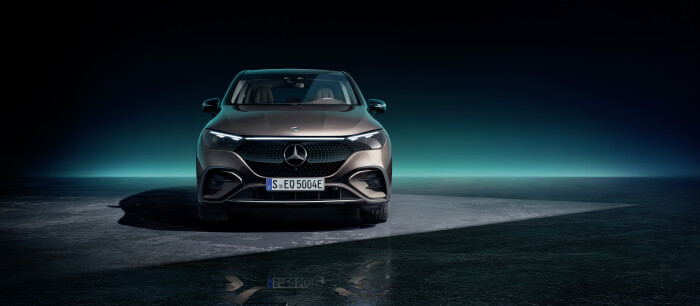 Mercedes-EQ. EQE SUV. AMG Line Exterior, Night Package, Velvet brown metallic, 22" AMG multi-spoke l