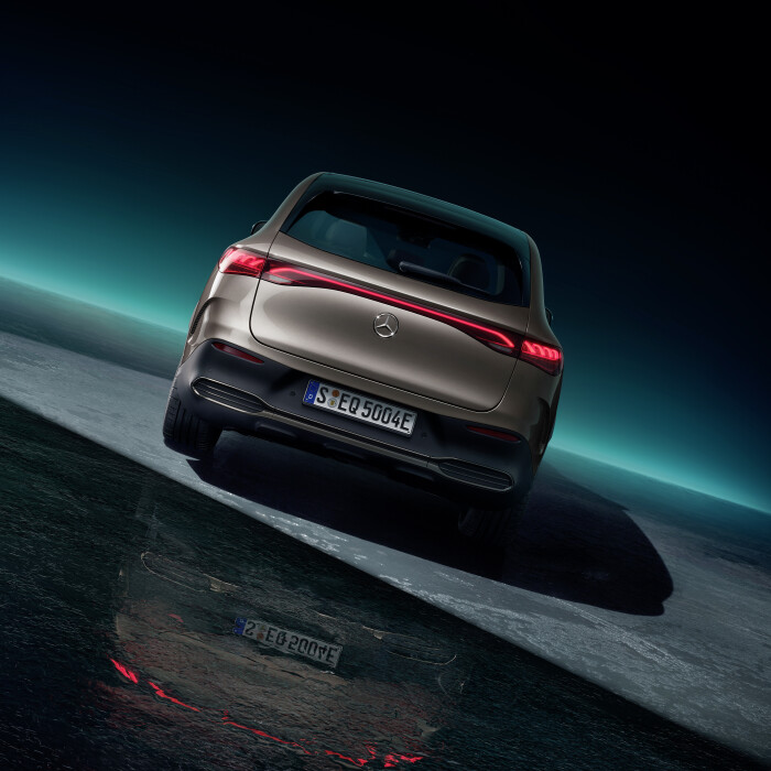 Mercedes-EQ. EQE SUV. AMG Line Exterior, Night Package, Velvet brown metallic, 22" AMG multi-spoke l