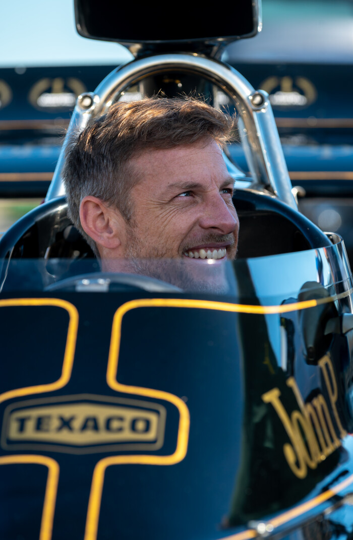 _LOT7043-Z6-Jenson_Button_BTS3b29b42d0738d73b.jpg