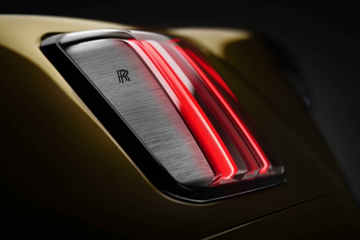 12_SPECTREUNVEILEDTHEFIRSTFULLY-ELECTRICROLLS-ROYCE_TAILLAMP2e0f5d343acda304.jpg