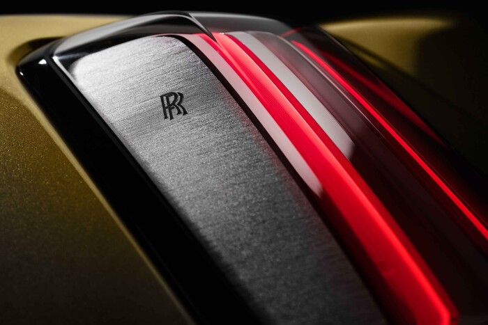 13_SPECTREUNVEILEDTHEFIRSTFULLY-ELECTRICROLLS-ROYCE_TAILLAMPDETAILf322ba2f6bf43121.jpg
