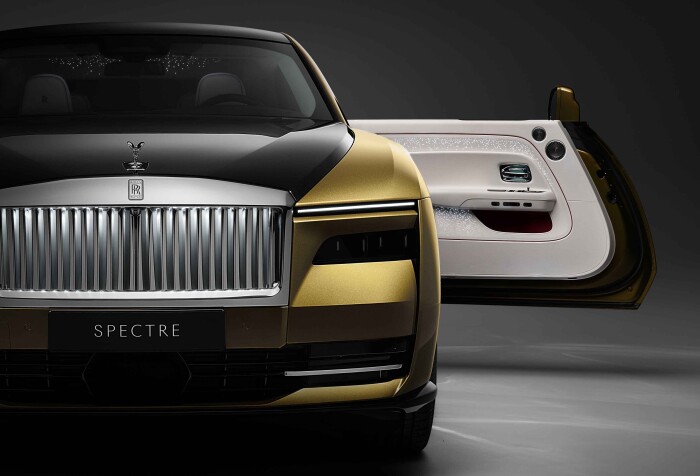 15_SPECTREUNVEILEDTHEFIRSTFULLY-ELECTRICROLLS-ROYCE_COACHDOOROPEN775d230631ad740e.jpg