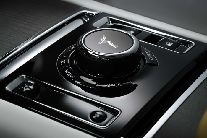 15_SPECTREUNVEILEDTHEFIRSTFULLY-ELECTRICROLLS-ROYCE_ROTARYCONTROLLERccf35ec2f8cdaeb1.jpg