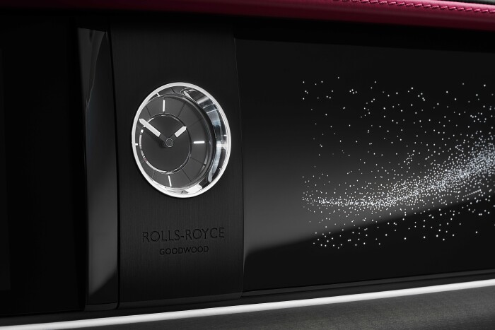 16_SPECTREUNVEILEDTHEFIRSTFULLY-ELECTRICROLLS-ROYCE_CLOCK5b07eb3f10f1d70c.jpg
