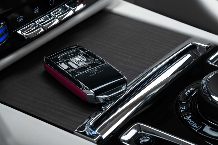 17_SPECTREUNVEILEDTHEFIRSTFULLY-ELECTRICROLLS-ROYCE_KEY059309ef8a866d7d.jpg
