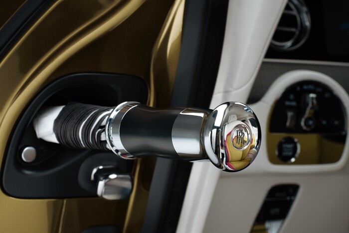 19_SPECTREUNVEILEDTHEFIRSTFULLY-ELECTRICROLLS-ROYCE_UMBRELLA50ee300033158f01.jpg