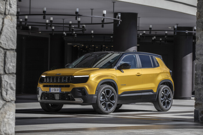 JeepAvenger1183e767b038cf1865.jpg
