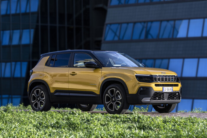 JeepAvenger1653cfba1b62a627e1.jpg