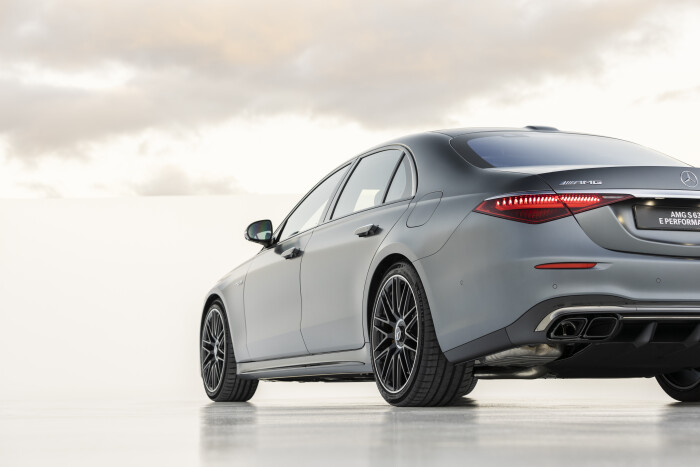 Mercedes-AMG S 63 E PERFORMANCE (Angaben WLTP | Kraftstoffverbrauch gewichtet, kombiniert: 4,4 l/100
