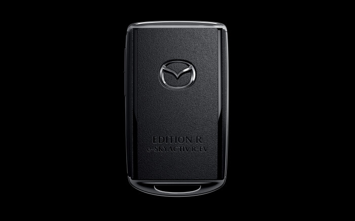 2022_MX-30_IPM1_GER_LHD_BRD_C505_R-EV_SV_INT_Keyfob71a2e1b286b98350.jpeg