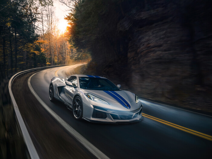 2024-chevrolet-corvette-e-ray-3lz-0121c35b8dd72028969.jpeg