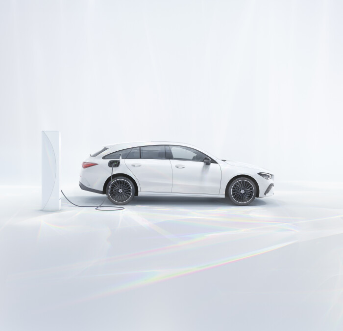 Mercedes-Benz CLA 250 e Shooting Brake: fuel consumption combined, weighted (WLTP preliminary) 1.1-0.8 l/100 km, electricity consumption combined, weighted (WLTP preliminary) 17.2-15.1 kWh/100 km, CO2 emissions combined, weighted (WLTP preliminary) 26-19 g/km. Data on fuel consumption, CO2 emissions, power consumption and range are provisional and have been determined internally in accordance with the WLTP test procedure certification method. To date, there are neither confirmed values from an officially recognised testing organisation nor an EC type approval nor a certificate of conformity with official values. Differences between the stated figures and the official figures are possible. Mercedes-Benz CLA 250 e Shooting Brake: fuel consumption combined, weighted (WLTP preliminary) 1.1-0.8 l/100 km, electricity consumption combined, weighted (WLTP preliminary) 17.2-15.1 kWh/100 km, CO2 emissions combined, weighted (WLTP preliminary) 26-19 g/km. Data on fuel consumption, CO2 emissions, power consumption and range are provisional and have been determined internally in accordance with the WLTP test procedure certification method. To date, there are neither confirmed values from an officially recognised testing organisation nor an EC type approval nor a certificate of conformity with official values. Differences between the stated figures and the official figures are possible.