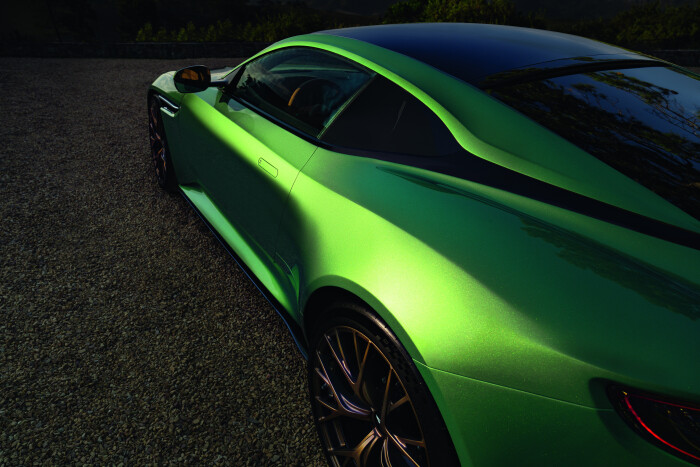The-New-Aston-Martin-DB12_132c7decc2dac7048f.jpeg