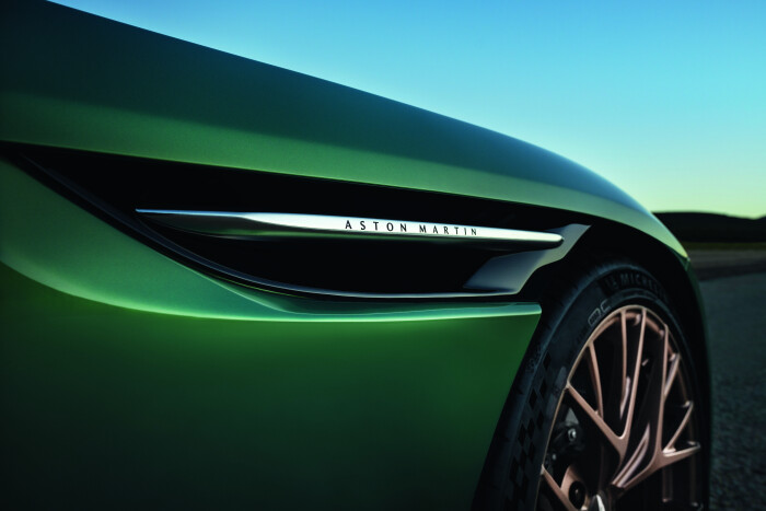 The-New-Aston-Martin-DB12_3526d87b224bb668f9.jpeg