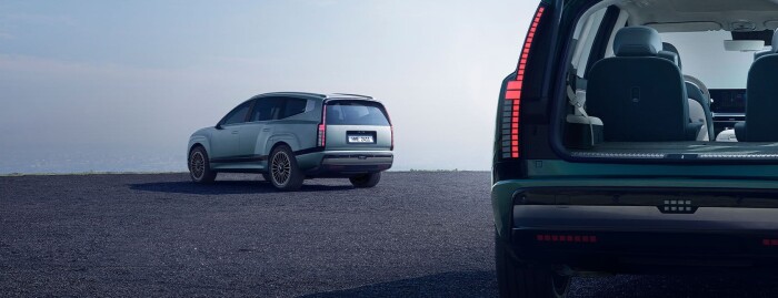 ioniq9_gallery_exterior_rear_side_view_039637bd973c9b411d.jpeg