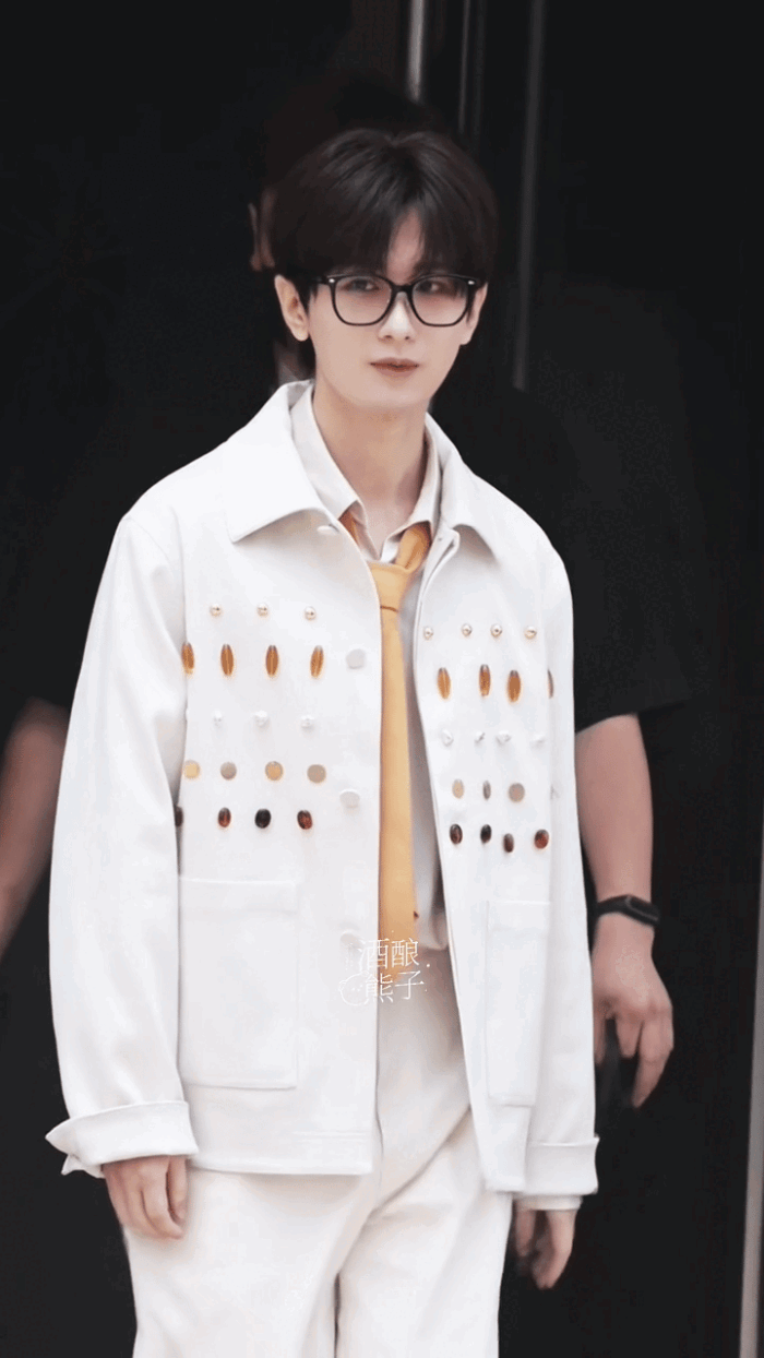img-174591374961353d224e6gy1i0xjpaaiadg20k00zk7wr7e30a14f66bf3376.gif