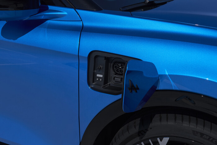 27_LOT2_CLOSEUP_EXTERIEURS_Ext_AlpineBleuVision_GTSBS1_Trappecharge2ouvertsanscablee363dbe2be2c1a07.jpg