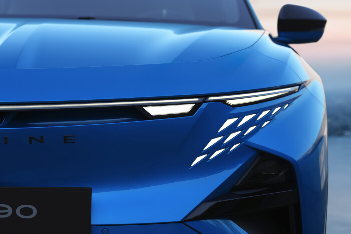 37_LOT2_CLOSEUP_EXTERIEURS_Ext_AlpineBleuVision_GTSBS1_ProjecteursavantMatrixLEDcosmicdust7c5f1f02b49cc51e.jpg
