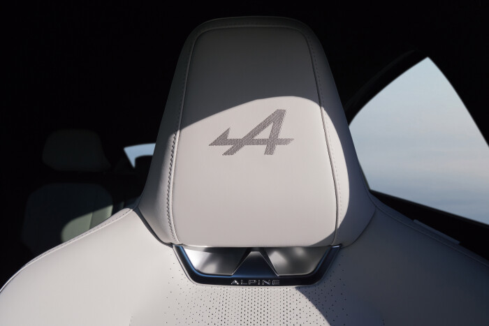 53_LOT3_CLOSEUP_INTERIEURS_Int_AlpineBleuVision_GTSBS1_Nappaleatherseatdetail10e9df2dbd11d78ca.jpg