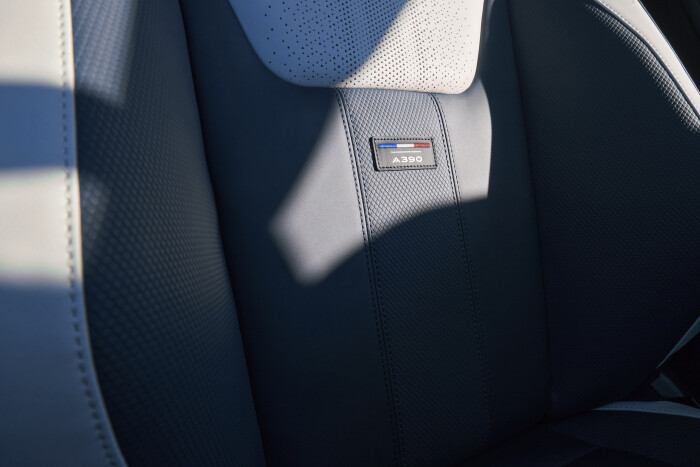 54_LOT3_CLOSEUP_INTERIEURS_Int_AlpineBleuVision_GTSBS1_Nappaleatherseatdetail24dd46d029cc439ff.jpg