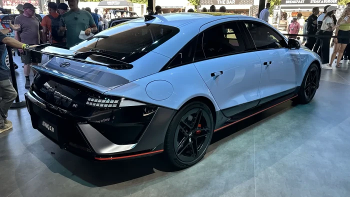 Hyundai-Ioniq-6-N-FoS734a684f9850b7ec.webp