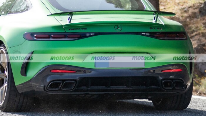 imgi_105_mercedes-amg-gt-coupe-2027-fotos-espia-2025109195-1752871240_10212335b0d540fe84.jpeg