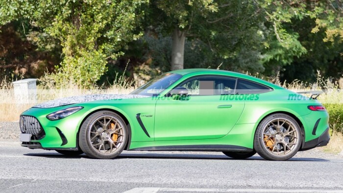 imgi_95_mercedes-amg-gt-coupe-2027-fotos-espia-2025109195-1752871233_1aff1083ef9ba2cc4.jpeg
