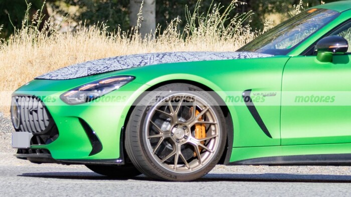 imgi_98_mercedes-amg-gt-coupe-2027-fotos-espia-2025109195-1752871235_33e76f82fc8c77ea6.jpeg