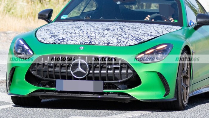 imgi_99_mercedes-amg-gt-coupe-2027-fotos-espia-2025109195-1752871236_4f9e087ce9b5f101c.jpeg
