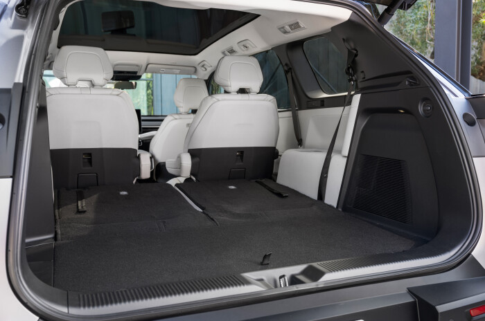 2027_Toyota_Highlander_Limited_MistyGray_003d91498ba416cc8e8.jpg